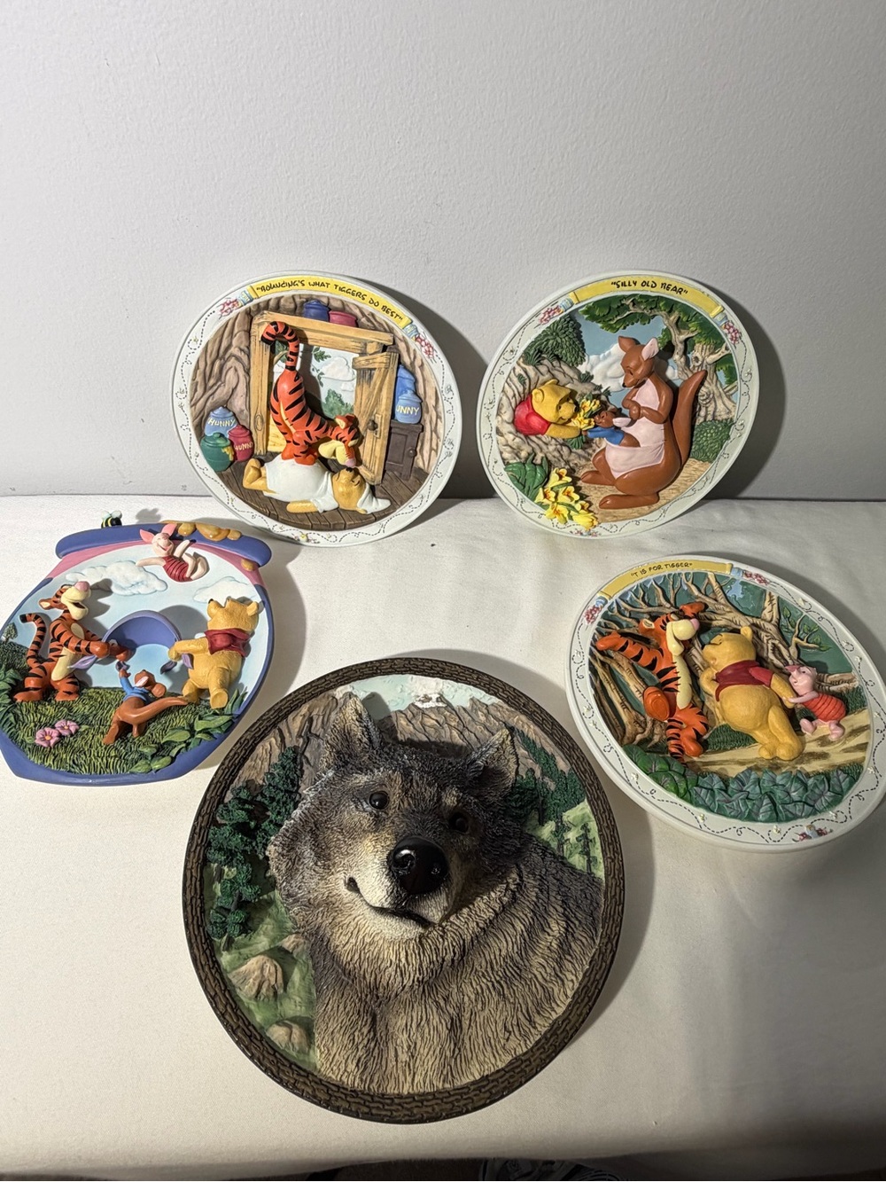 Bradford Exchange Winnie The Pooh & Friends 3D  Plates Set of 4/ 1996 The Wolf 1
